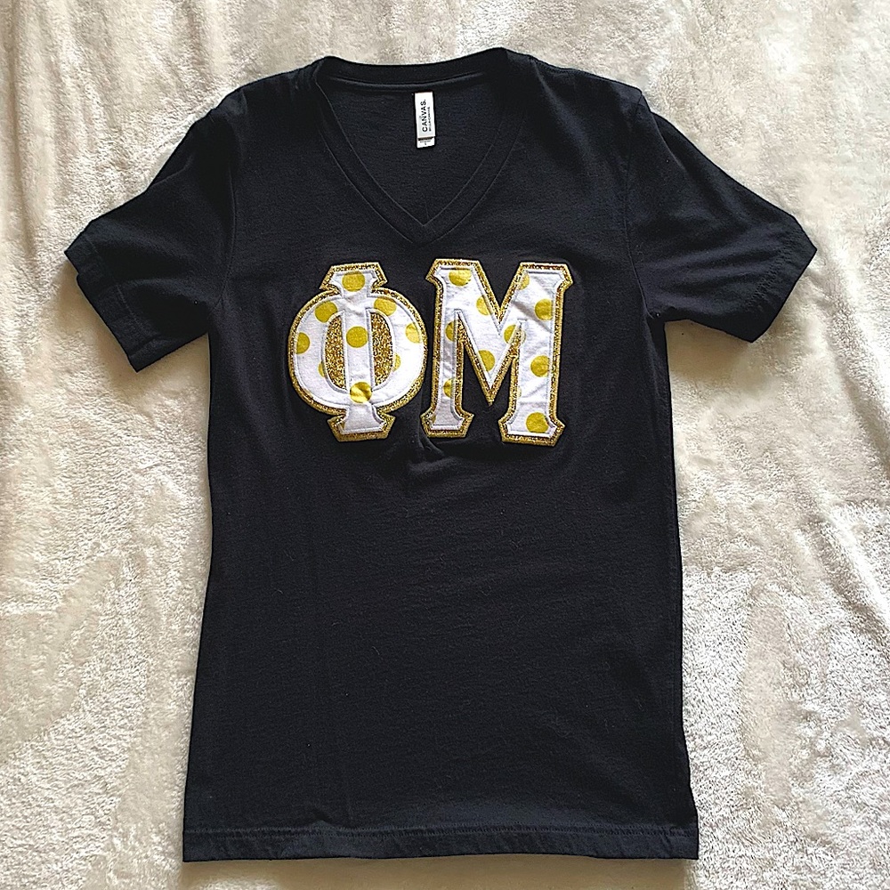 NWOT Canvas Women’s Letter Patch Phi Mu Vneck Tee
